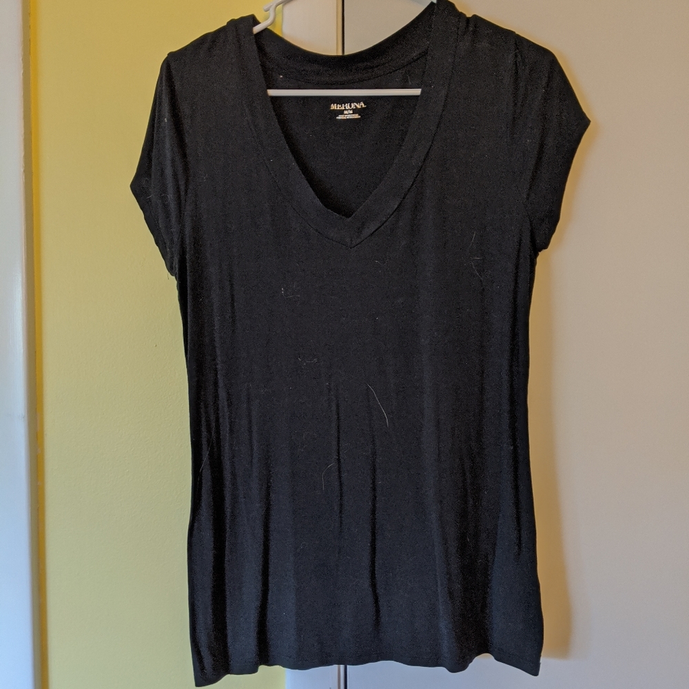 Black v neck tee